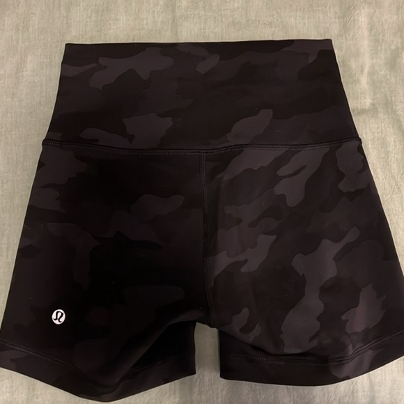 Lululemon Wunder Train Hi Rise Short Size 4 - 3” inseam Black Camo - Picture 6 of 6